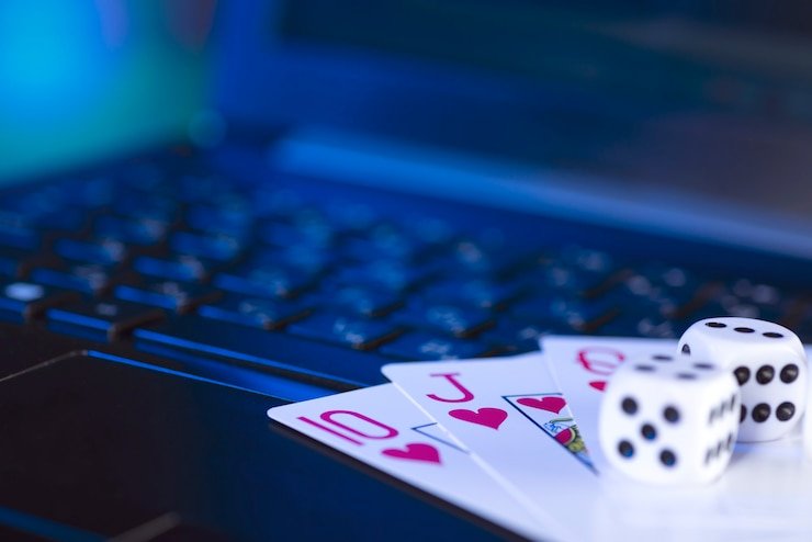 sontogel001 mobile app showing installation screen, account login interface, and game library on an Android device